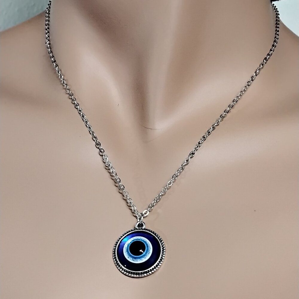 Silvery Toned Evil Eye Pendant Charm Round Necklace Good Luck and Protection